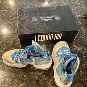 Lebron James XIX ‘Space Jam’ basketball shoes. Pre-owned Nike